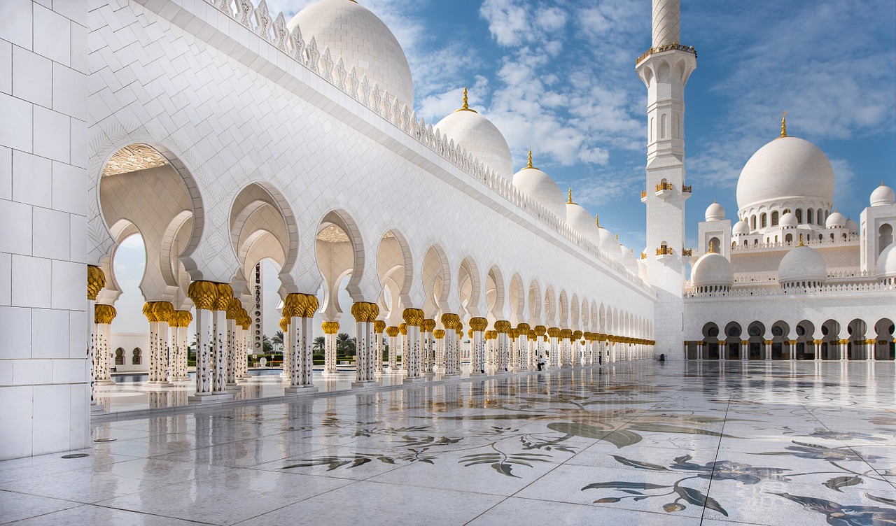 Espectacular imagen exterior de la Mezquita de Abu Dhabi