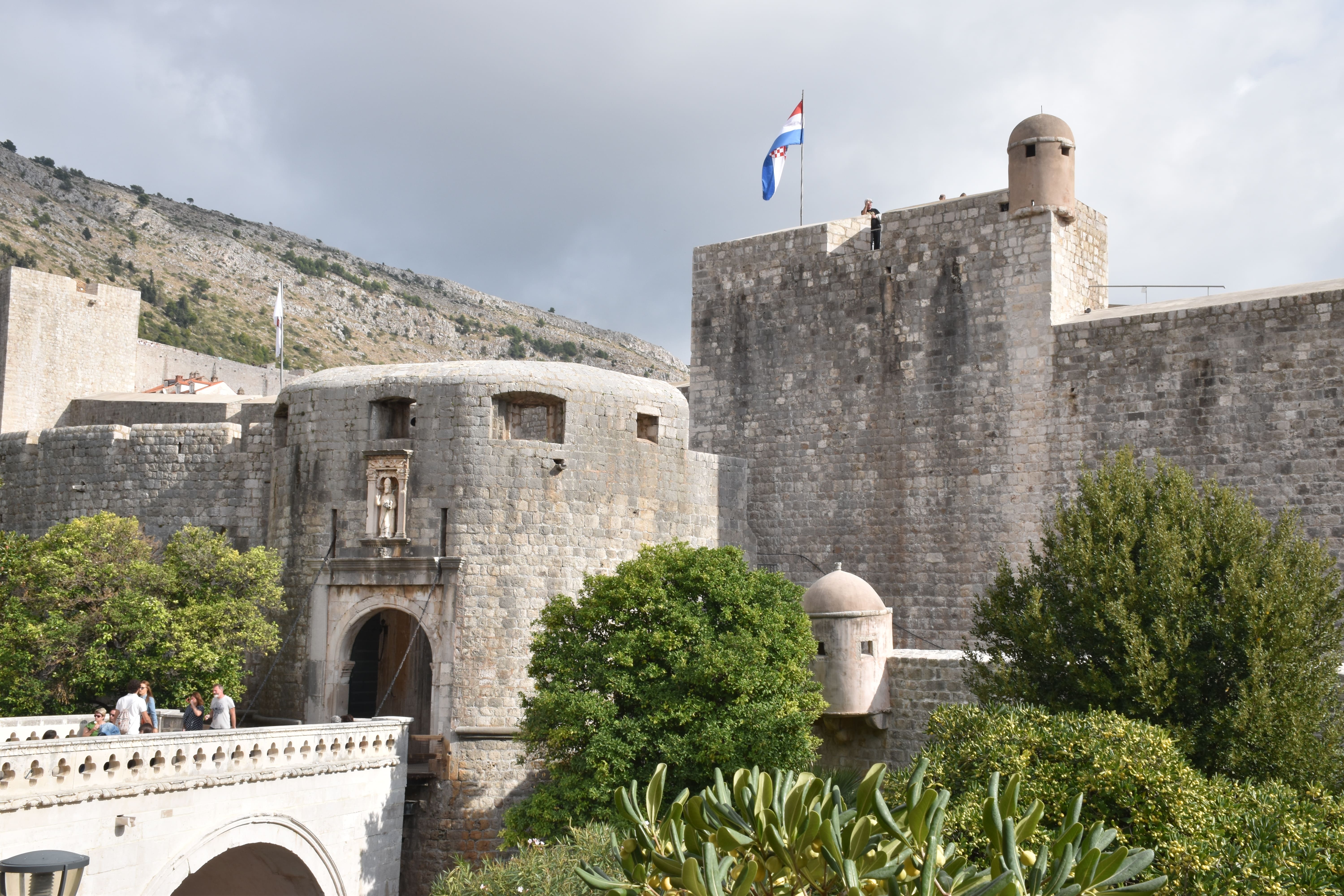 La puerta de Pile y Muralla en Dubrovnik