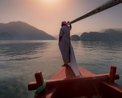 En barco por el fiordo de Oman